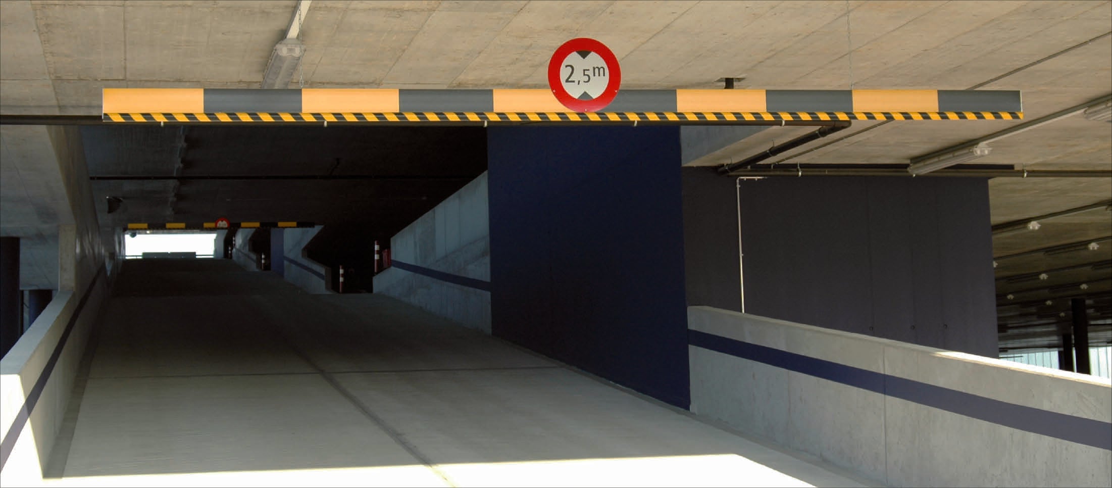 Höchsthöhenbalken einseitig, L = 4.50 m, inkl. 3 x 2 m Befestigungskette