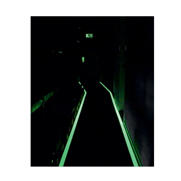 m2-Antirutschbelag Nachleuchtend SG mit Text, "Achtung Rutschgefahr" Streifen 150x610mm