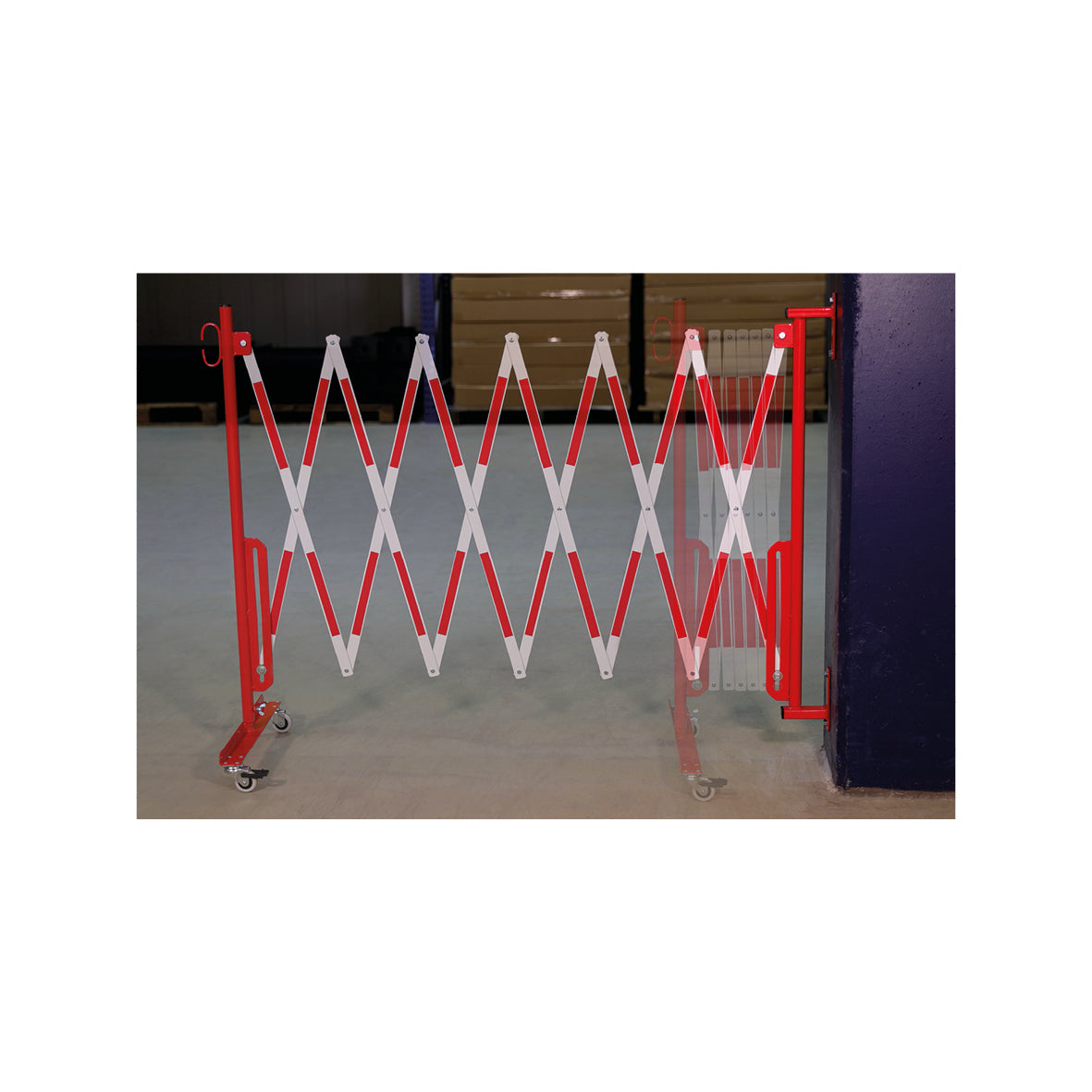 Scherensperre mit Rollen und Wandbefestigung, Stahl, rot-weiss lackiert, Max. Breite 4.0 m. Gewicht: 17.5 kg, B/H/T: 380 x 950 x 450 mm, zusammengeklappt