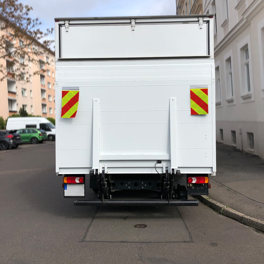 Warnflaggen, für Hubladebühnen, fluorgelb-rot, R2, 1 x linksweisend und 1 rechtsweisend, 250 x 400 mm