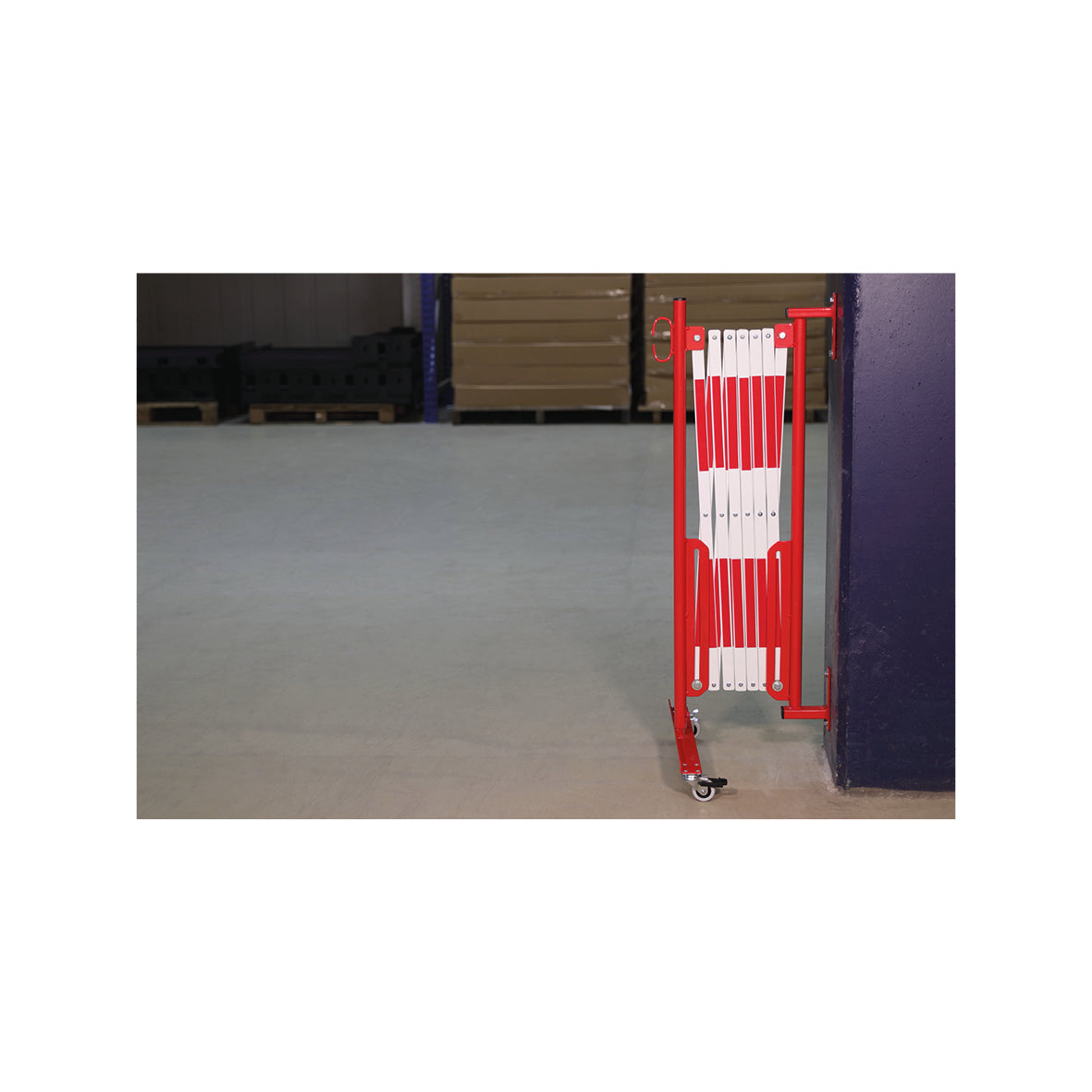 Scherensperre mit Rollen und Wandbefestigung, Stahl, rot-weiss lackiert, Max. Breite 4.0 m. Gewicht: 17.5 kg, B/H/T: 380 x 950 x 450 mm, zusammengeklappt