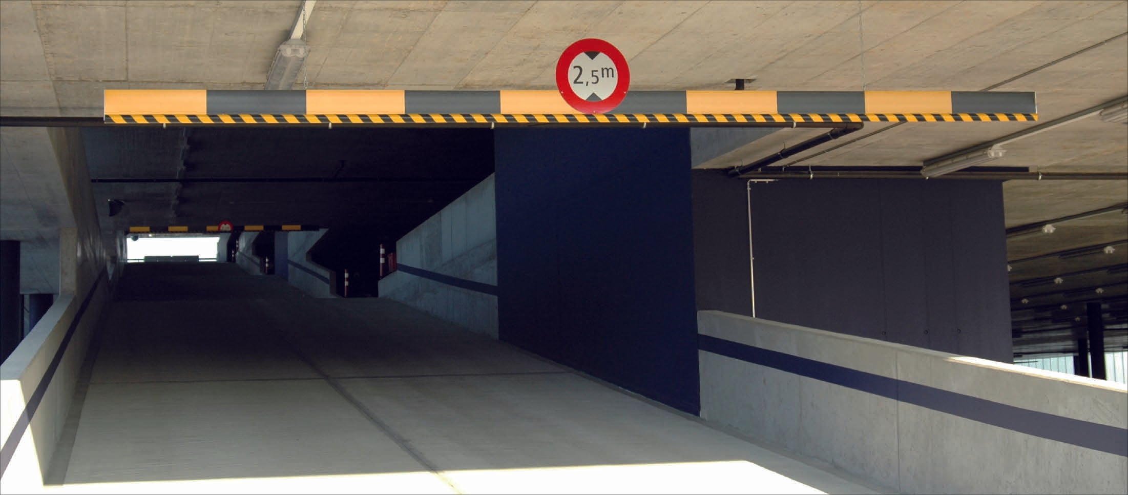 Höchsthöhenbalken einseitig, L = 3.5 m, inkl. 2 x 2 m Befestigungskette