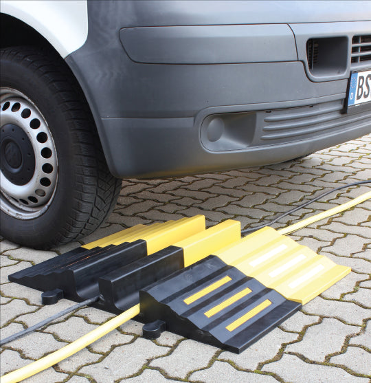 Schlauch- und Kabelbrücke Vollgummi, verstärkt schwarz, mit Verbindungselementen, L/B/H: 830/300/90 mm