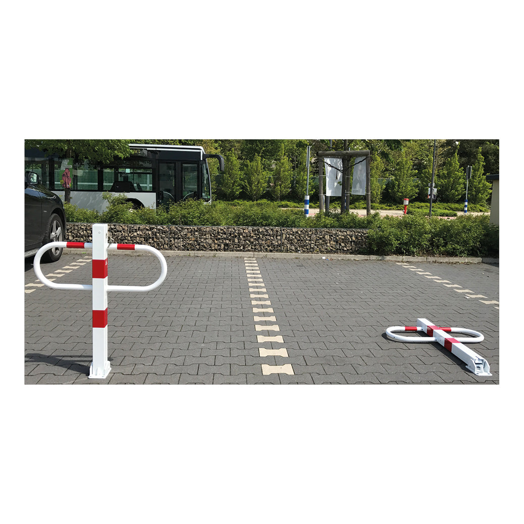 Parkplatzsperre 2, 70/70 mm, H = 900, B = 800 mm, Sicherheitsschliessung, umlegbar zum Aufschrauben, verzinkt, weiss, rote Streifen R1
